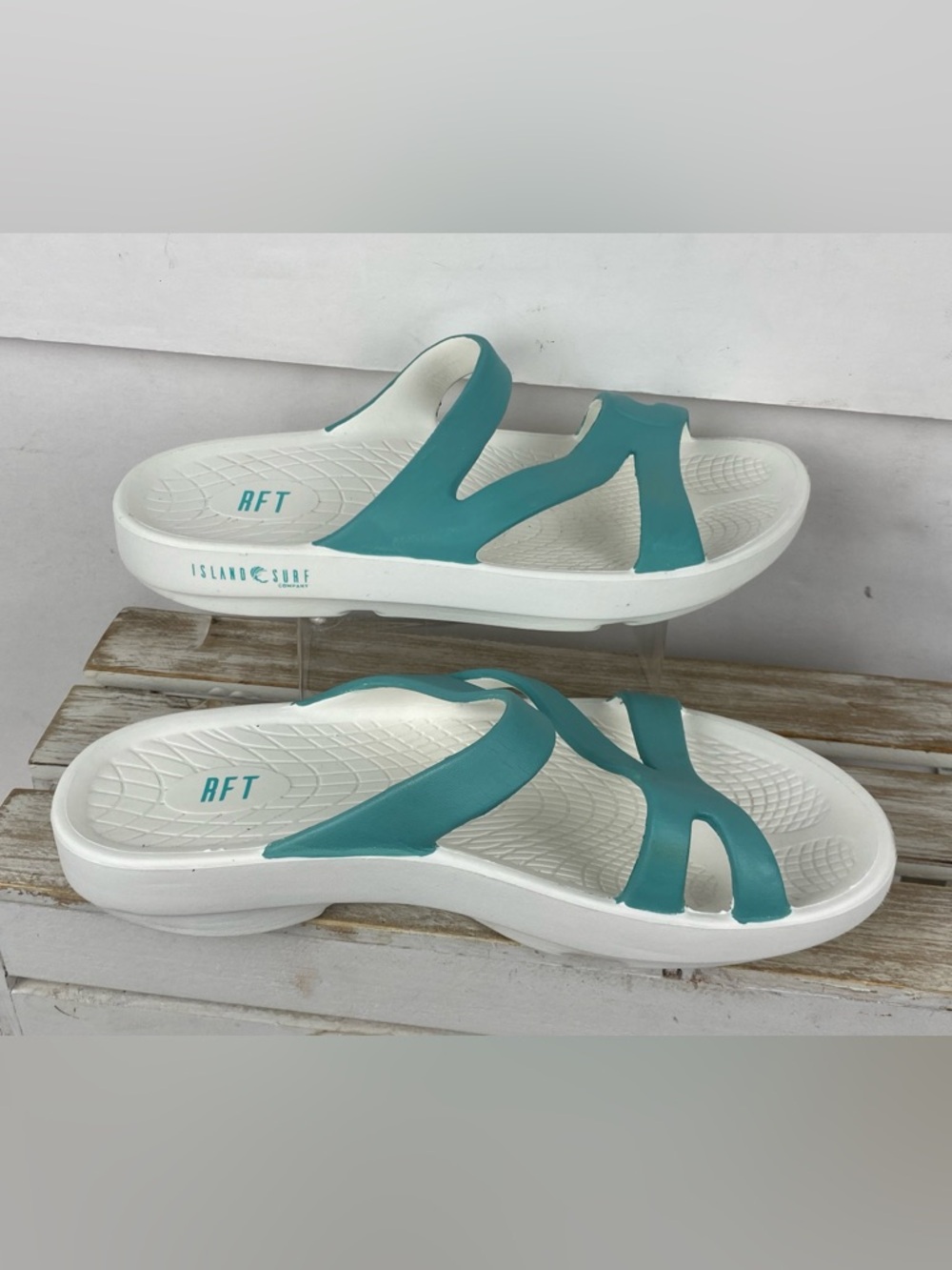 Island Surf RFT white and aqua sandals unisex women’s 9 Men’s 7